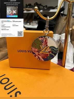 🔥🔥 RARE Louis Vuitton Flower twist bag charm 2017 collection with COA